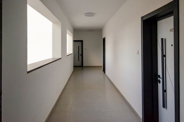 Apartments (Rent and Sale) R0-002